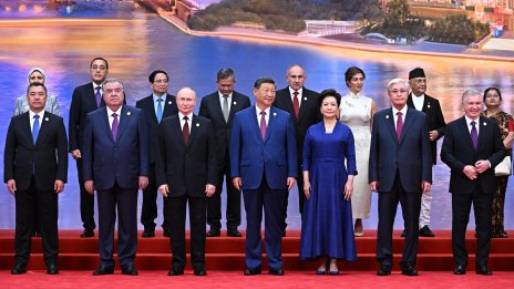 Си Дзинпин: ШОС носи по-голяма отговорност за поддържането на регионалния мир