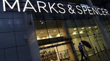 M&S отчете най-големия спад на продажбите на дрехи от 8 години 