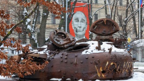 Украйна се плъзга по ръба на катастрофата