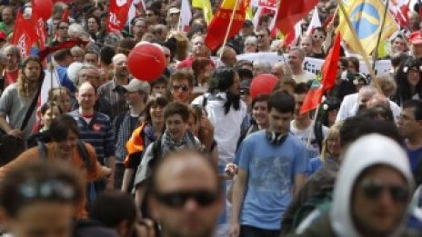 ILO предупреждава за кризисно висока младежка безработица