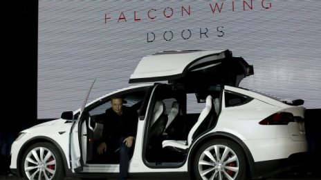 Най-достъпният Tesla Model X - по-бърз от Porsche Cayenne GTS