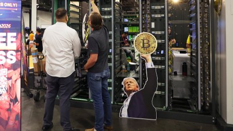 Мистерия за 100 млн. долара обгръща криптосвета на Доналд Тръмп