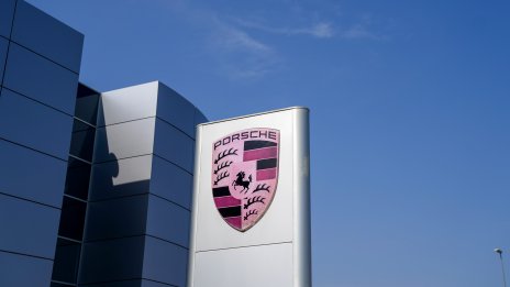 Porsche се готви да закрие своето звено за разработка и производство на батерии
