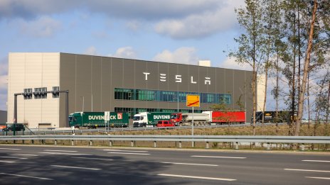 Tesla разширява капацитета на завода край Берлин с инвестиция от 250 млн. долара