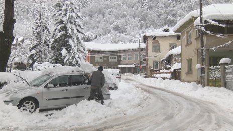 Правителството отпуска 2 млн. лв. за останалите без ток домакинства