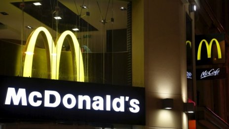 Продажбите на McDonald&rsquo;s за тримесечието задминаха очакванията