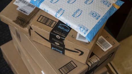 Amazon флиртува с исторически борсов връх