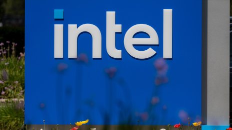Intel привлича интерес към тестови чипове, използващи нов производствен процес