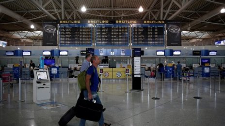 Близо половин милион гърци са напуснали страната от 2008 г.