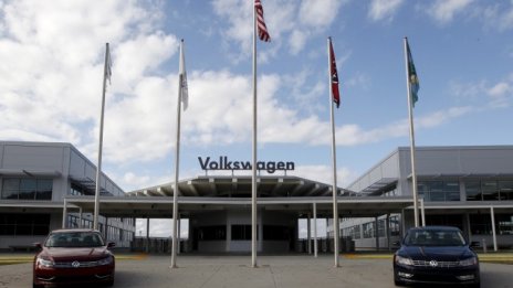 Volkswagen успокоява клиентите с дребни подаръци