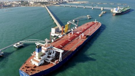 Китай увеличава вноса на суров петрол и въглища до рекордни нива 