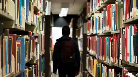 Младежите, които нито учат, нито работят, намаляват до 22% през 2015 г.