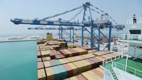 Абу Даби откри огромно пристанище, чрез което да се бори с Дубай