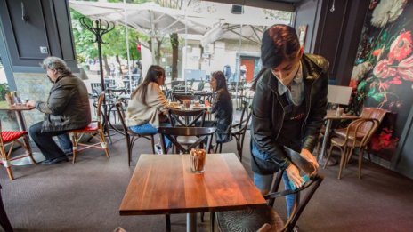 Бюджетна комисия удължи срока за намаленото ДДС за ресторантьори и хотелиери 