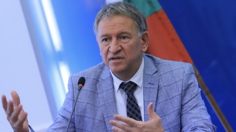 България обмисля стимулиране на ваксинацията с пари или ваучери