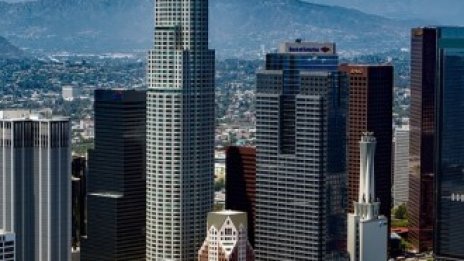 Кула в центъра на Лос Анджелис стана жертва на търговския спор между САЩ и Китай