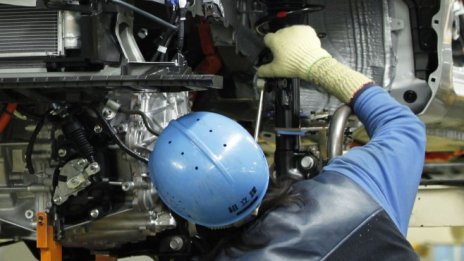 Проблемът с недостига на автомобилни чипове скоро няма да бъде решен