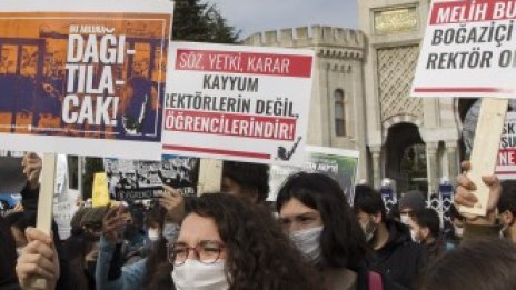 Студентски протести показват провала на Ердоган да спечели Поколението Z