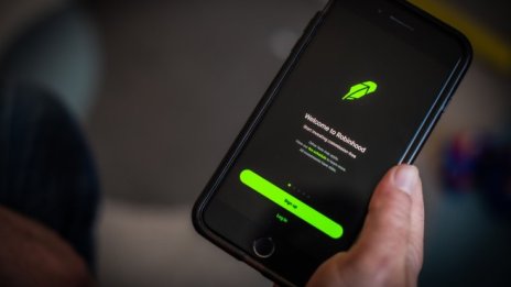 Какво накара Robinhood да спре търговията? 