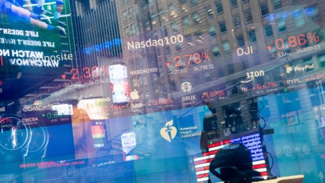 Митата на Тръмп изтриха над 13% от пазарната оценка на най-големите световни компании