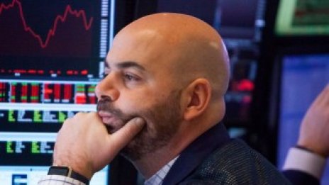 Dow Jones прибави 360 пункта, но остана на червена територия за седмицата