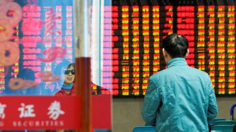 Азиатските борси завършиха без единна посока заради новите търговски трусове