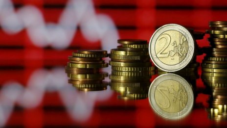 Излишъкът по текущата сметка на еврозоната достигна двугодишно дъно
