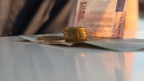 Работодатели пак настояват при майчинство да не се начислява платен годишен отпуск