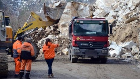 В 20 населени места започва наблюдение на рискови свлачища
