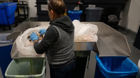 Ръстът на работните места и заплатите в САЩ през март надминаха очакванията