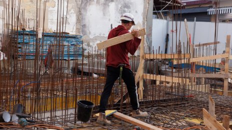 Ръстът на бизнес услугите в България се ускорява през декември