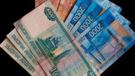 Р. Стефанов: Сривът на рублата изпуска напрежението за руската икономика