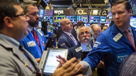 Търговията на Wall Street започва на червена територия*