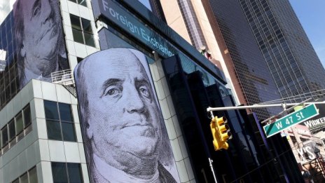 Технологичните компании оказват натиск над представянето на Wall Street*