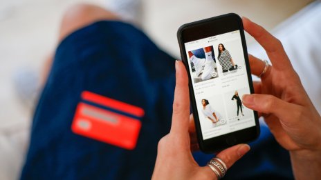 Преговорите на ASOS с кредиторите потопиха акциите на компанията