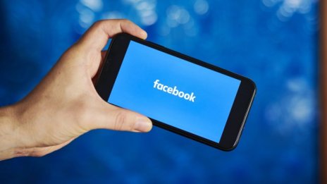 Ирландия нареди на Facebook да спре да изпраща данни за европейците до САЩ