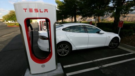 Tesla слага край на безплатните зареждания за нови клиенти