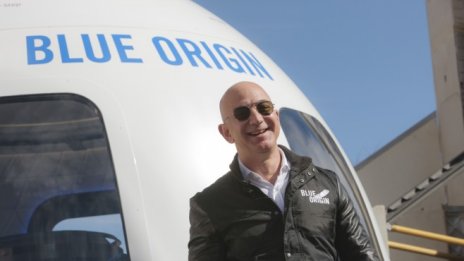 Безос посвещава все повече време на Blue Origin