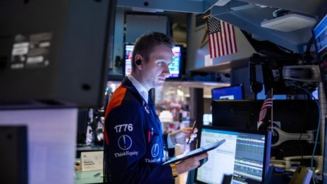 Американските индекси започнаха седмицата разнопосочно