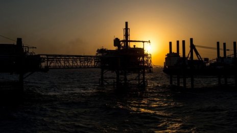 Цената на Брента завладя нова граница – 80 долара за барел