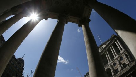 Английската централна банка очаквано остави лихвените проценти без промяна