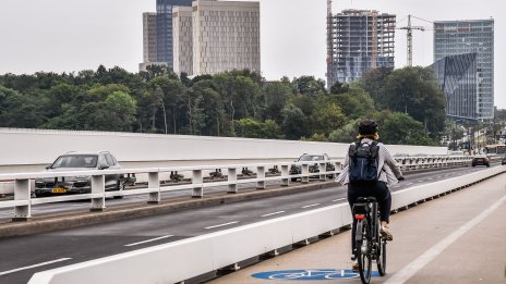 Amazon съкращава рекорден брой служители в централата си в Люксембург