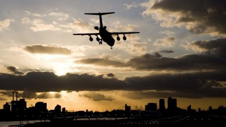 Европейски авиопревозвачи започнаха да избягват Украйна