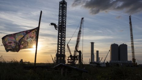 Милиардерът Джаред Айзъкман ще финансира три нови мисии на SpaceX