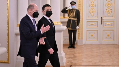 И в Киев германският канцлер не спомена изрично "Северен поток"