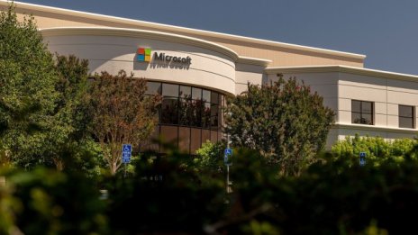 Microsoft започва да връща служителите си в офисите