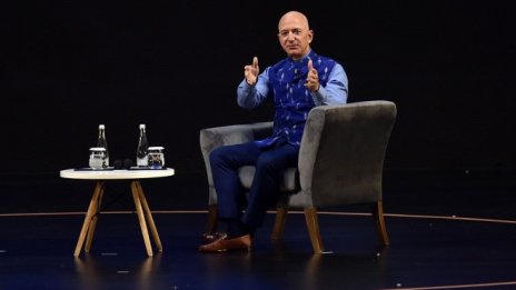 Безос атакува отричащите климатичните промени