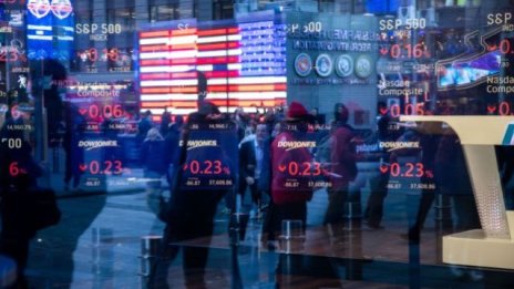 Индексите на Wall Street се доближават до нови рекордни стойности*