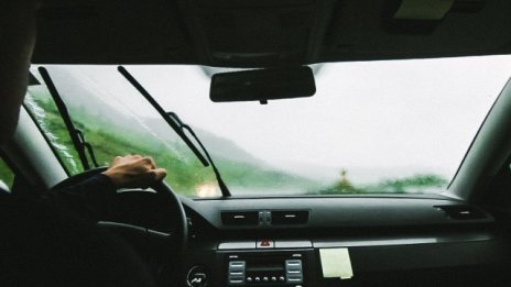 Евродепутатът Емил Радев: ЕК трябва да ограничи метанола в течностите за чистачки