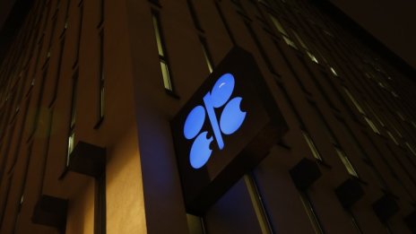 Цените на петрола се понижават на фона на опасенията за свръхпредлагането*